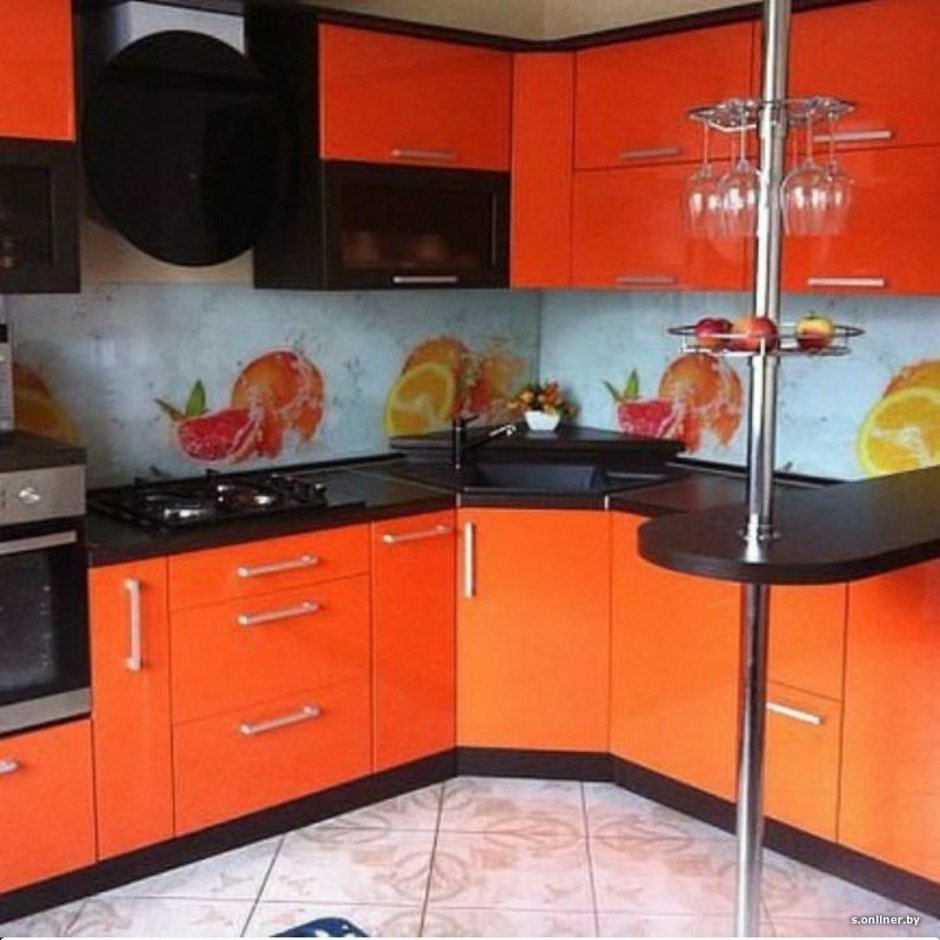 Кухонный гарнитур оранжевый с черным