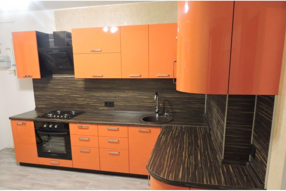 Кухня оранжевая с венге