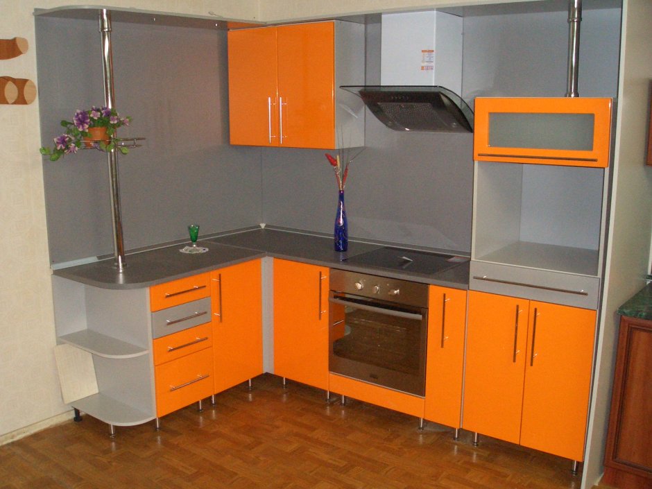 Кухонный гарнитур оранжевый с серым