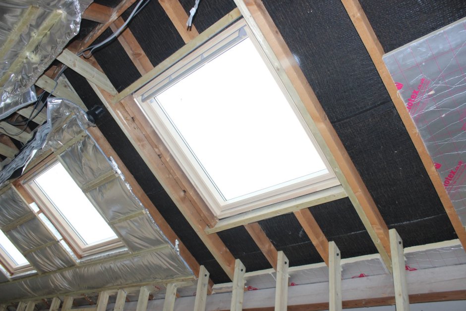 Мансардные окна в стропильной системе