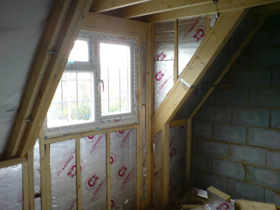 Слуховое окно внутри мансарды