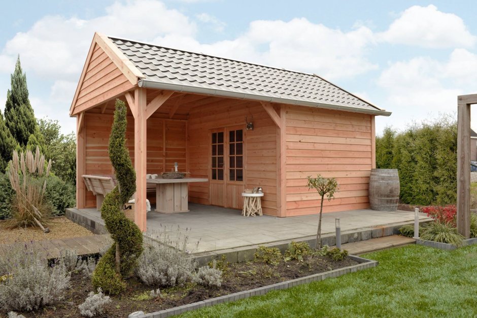 Хозпостройка с террасой