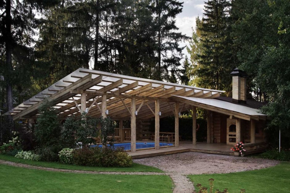 Беседка между домом и баней