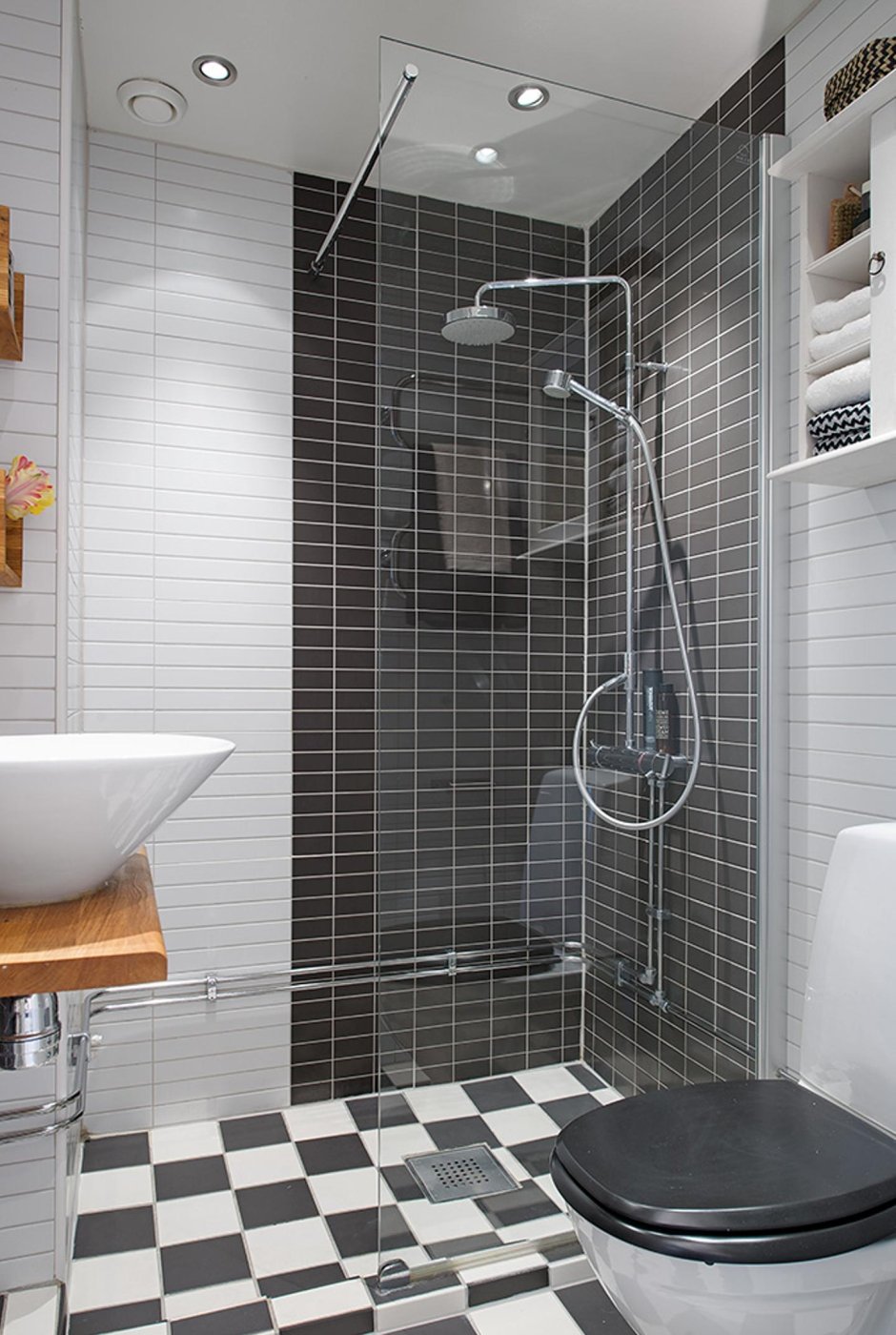 Маленькая душевая комната