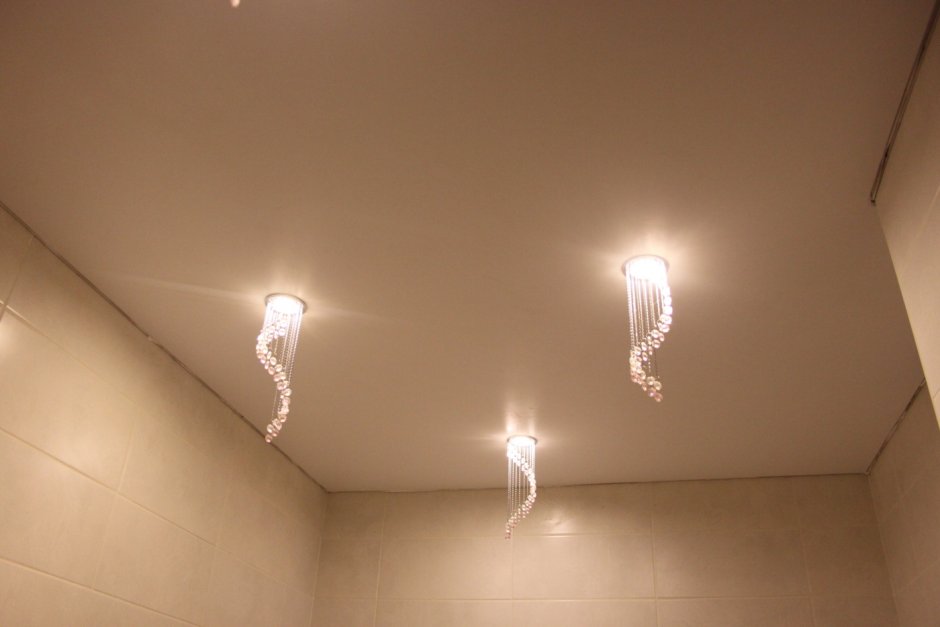 Потолок с лампочками