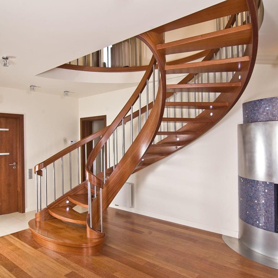 Винтовая лестница на второй этаж