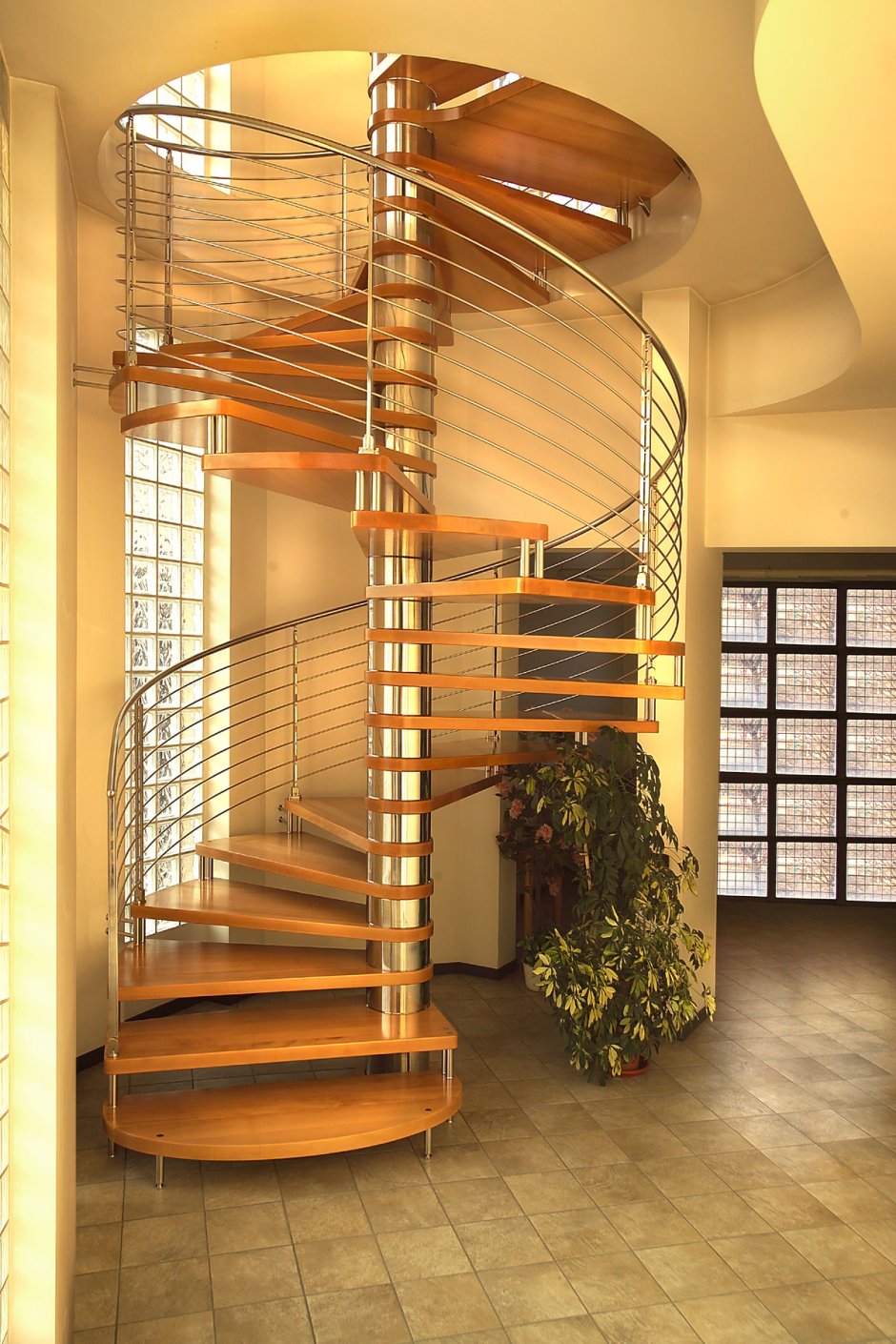 Винтовая лестница в частном доме