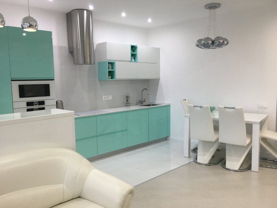 Интерьер кухни в мятных тонах