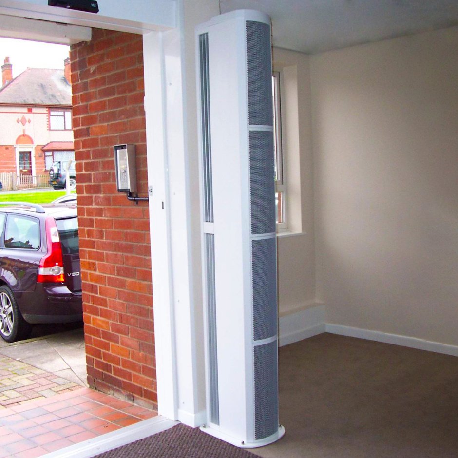 Тепловая завеса сбоку от двери