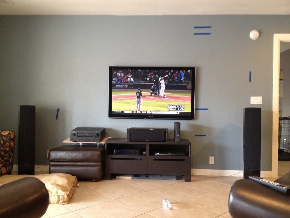 Плазменный телевизор в комнате