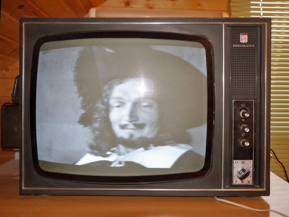 Телевизор рекорд 307