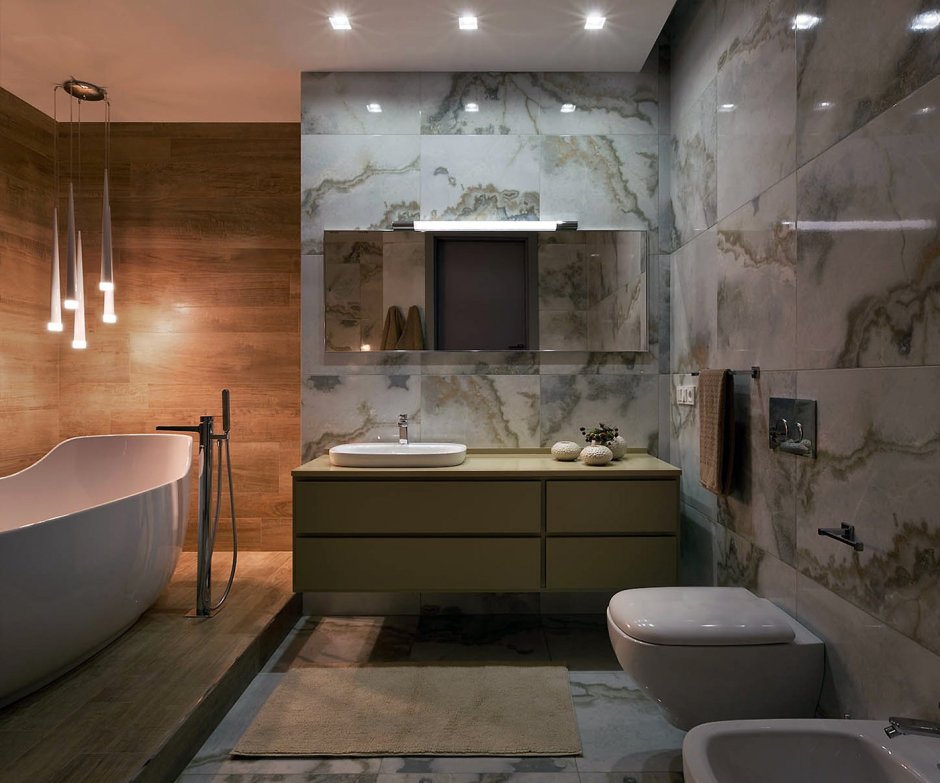 Сочетание мрамора и дерева в ванной