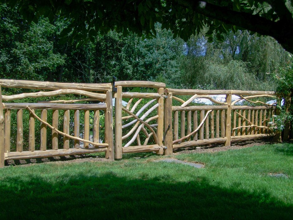 Деревянный заборчик