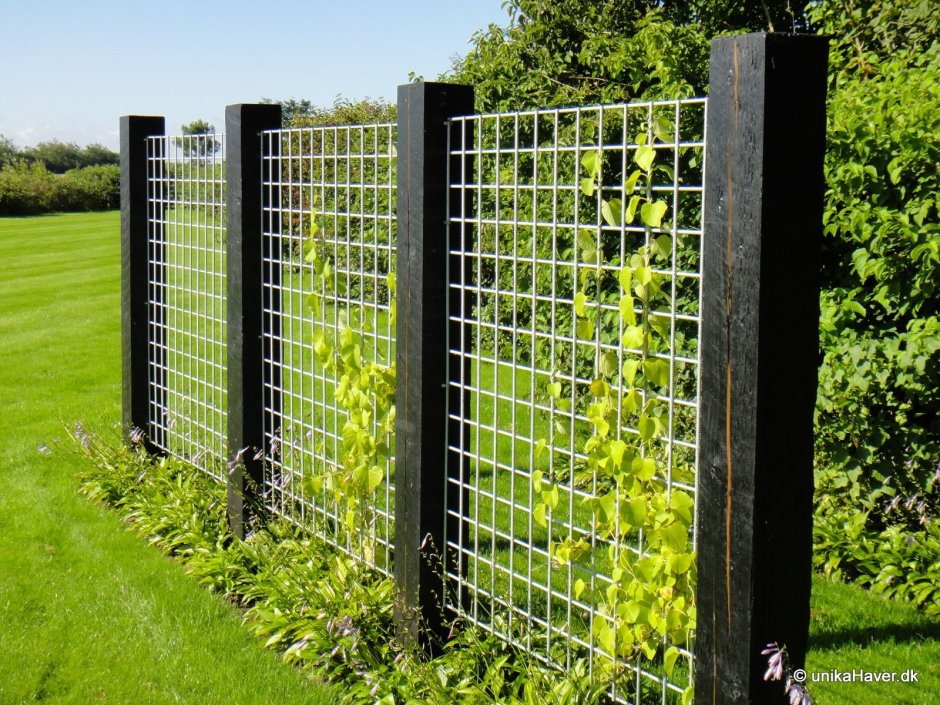 Декоративный забор на участке