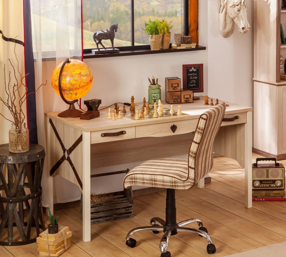 Стильный письменный стол для школьника