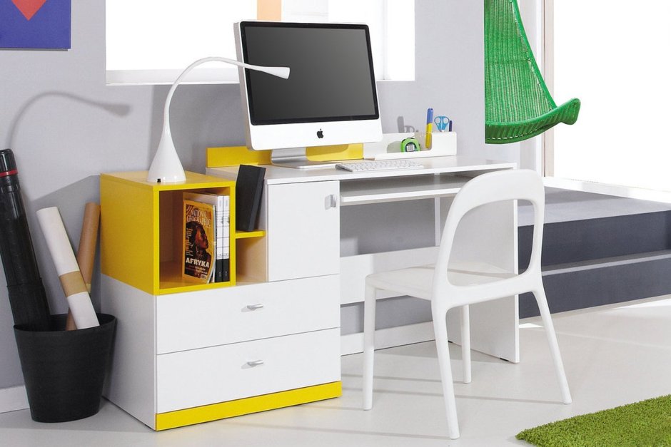 Детский письменный стол