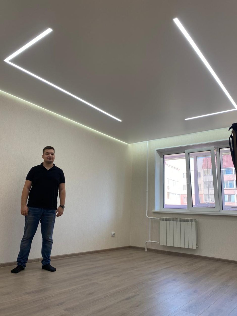 Световые полосы на потолке