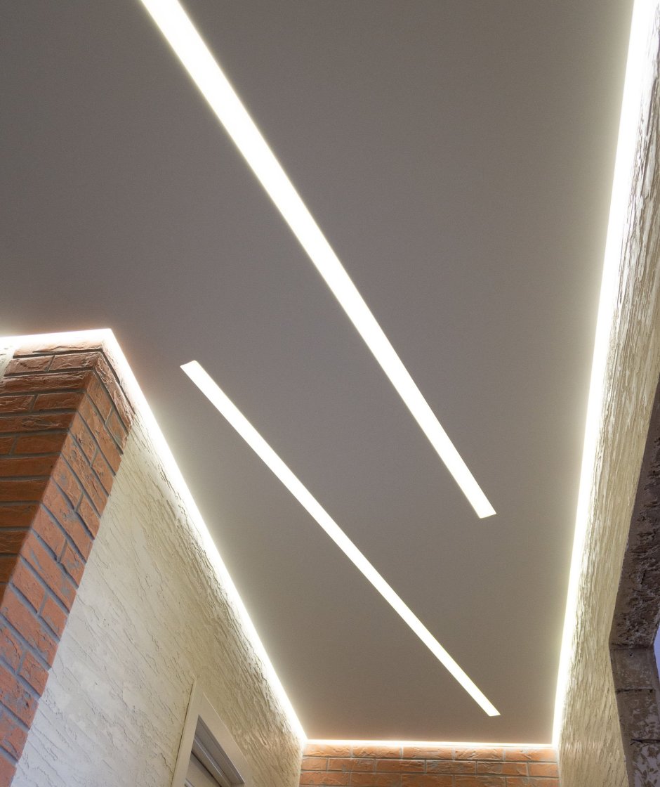 Световые линии на потолке