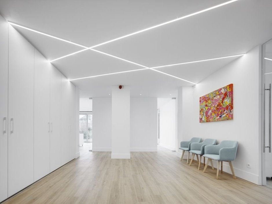 Световые линии в интерьере