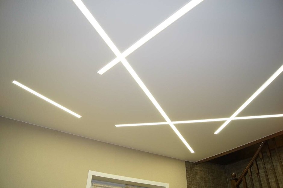Подвесные потолки со световыми линиями