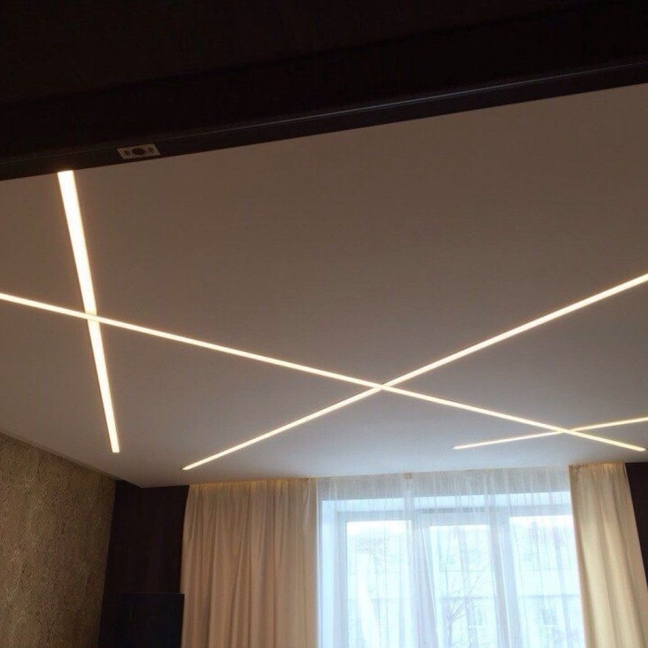 Световые линии на натяжном потолк