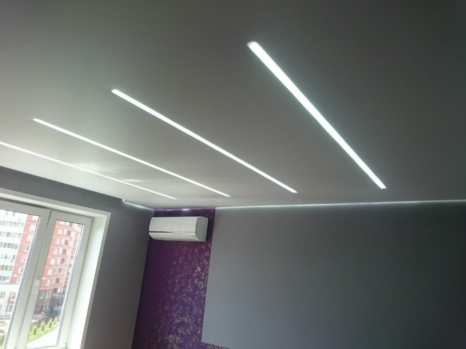 Светодиодные линии на натяжном потолке