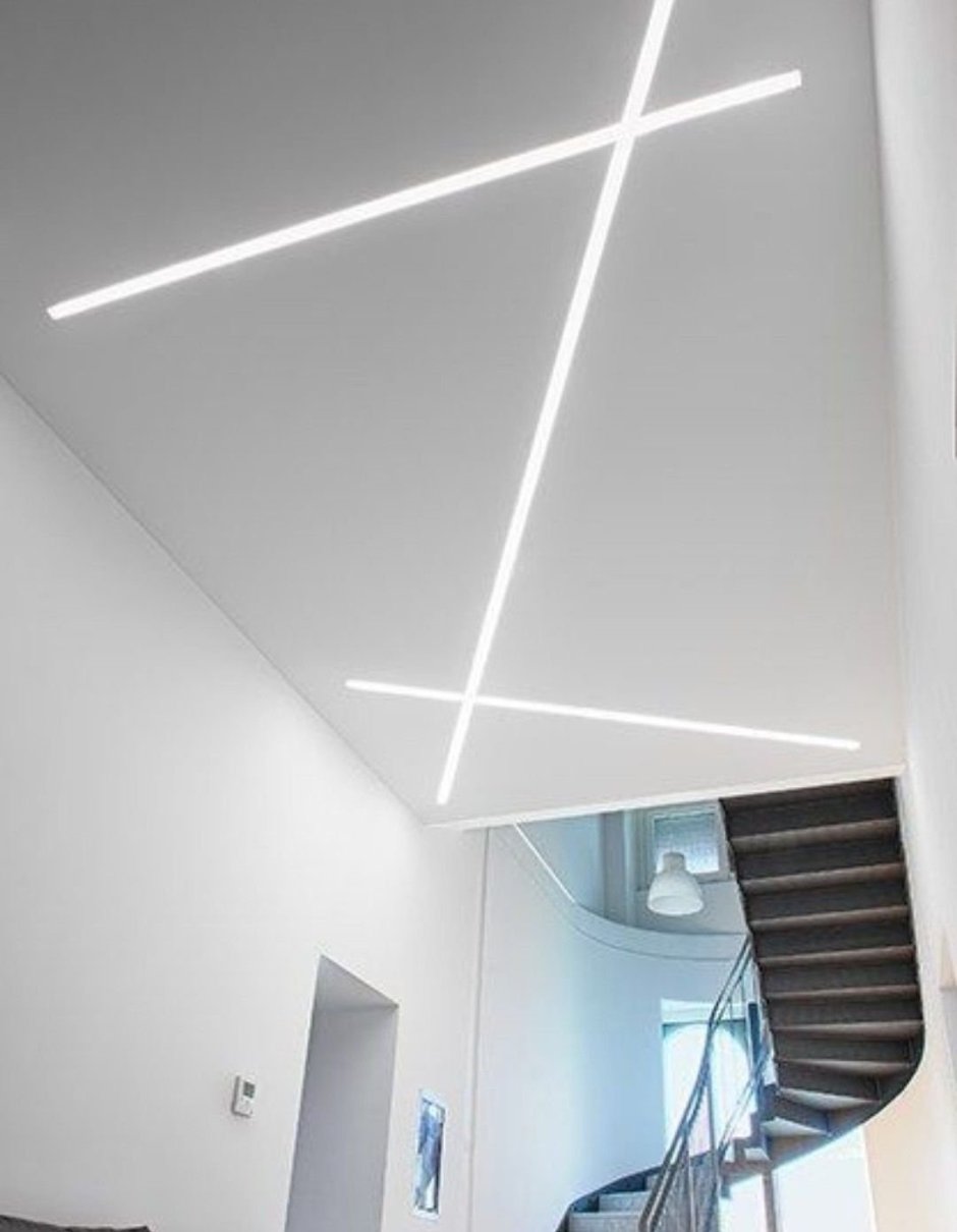 Световые полоски на потолке