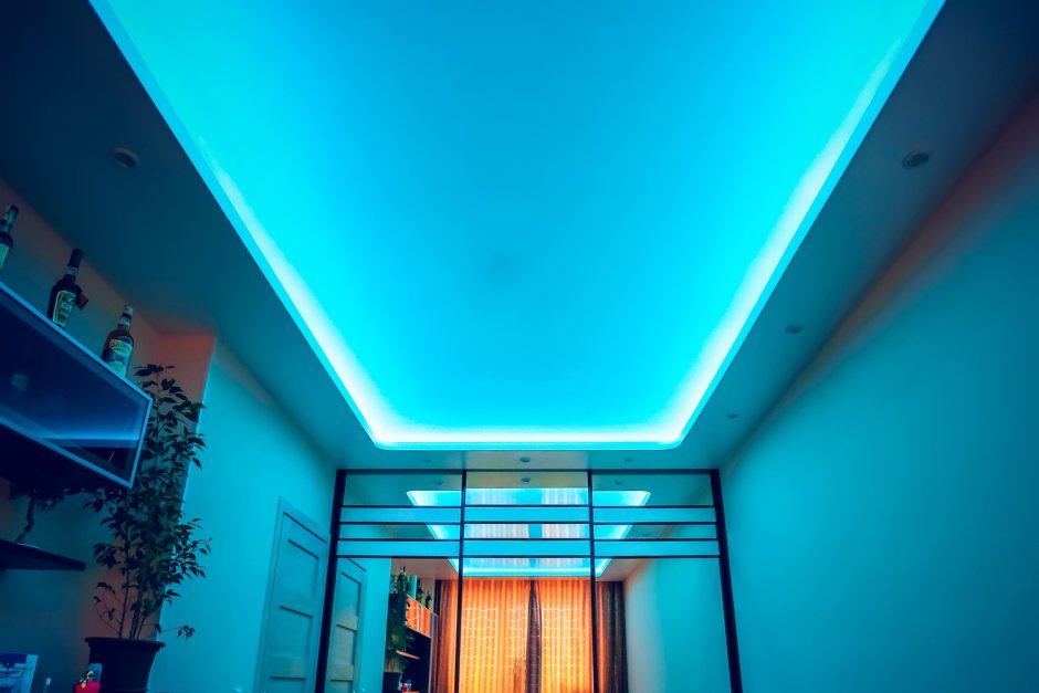 Неоновая подсветка потолка