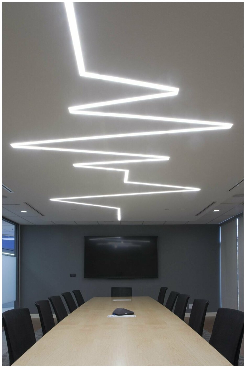 Светодиодные линии на потолке