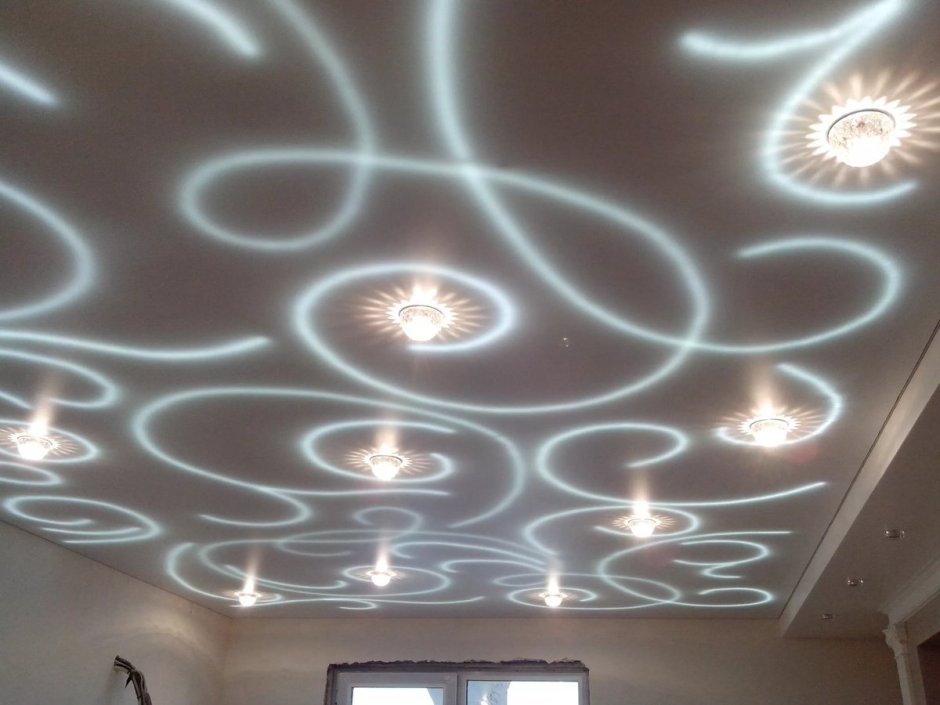 Натяжные потолки с точечной подсветкой