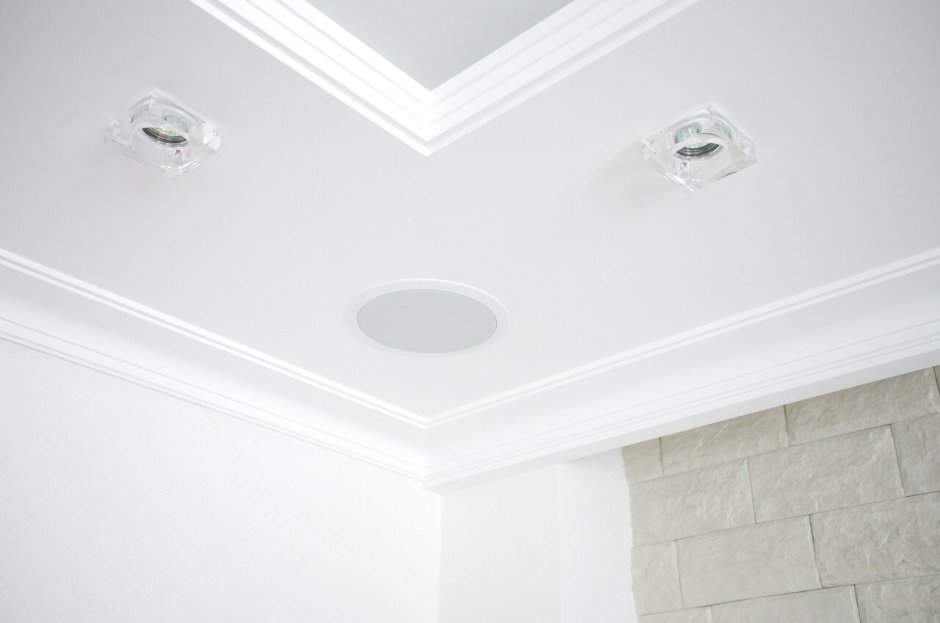 Встраиваемая акустика в потолок