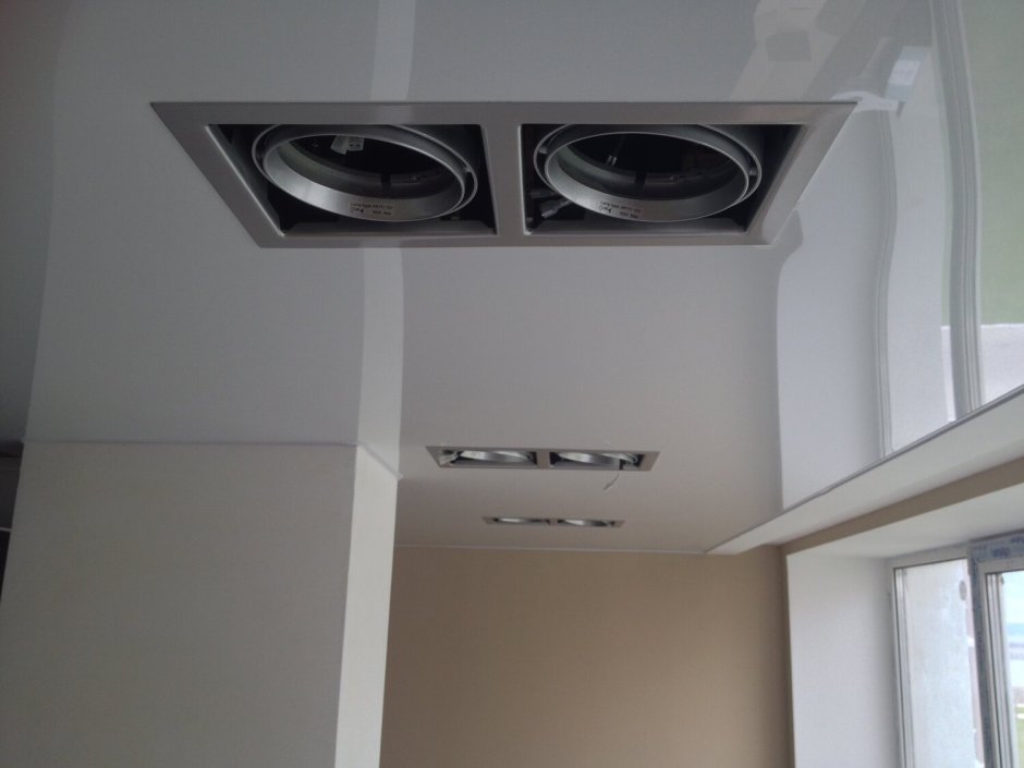 Колонки в натяжной потолок