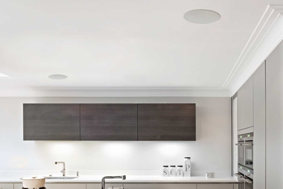 Встроенная колонка в потолок