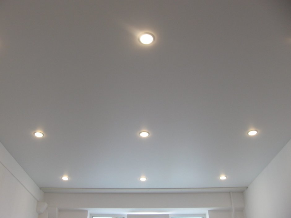 Натяжные потолки простые