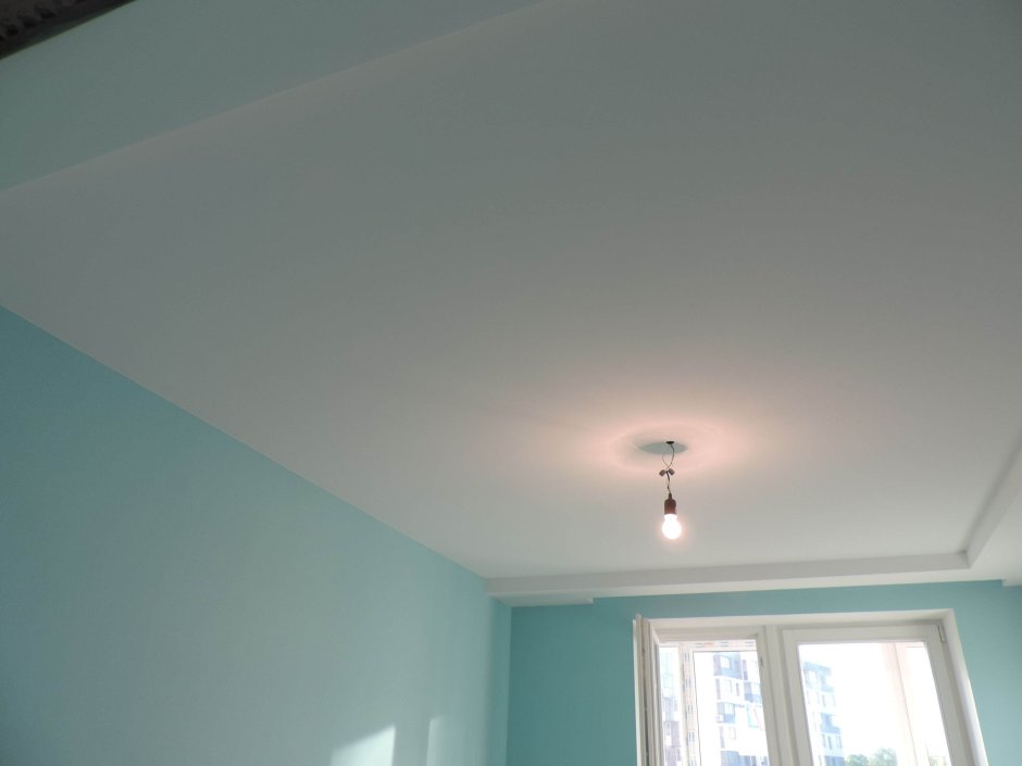 Потолок обычный белый