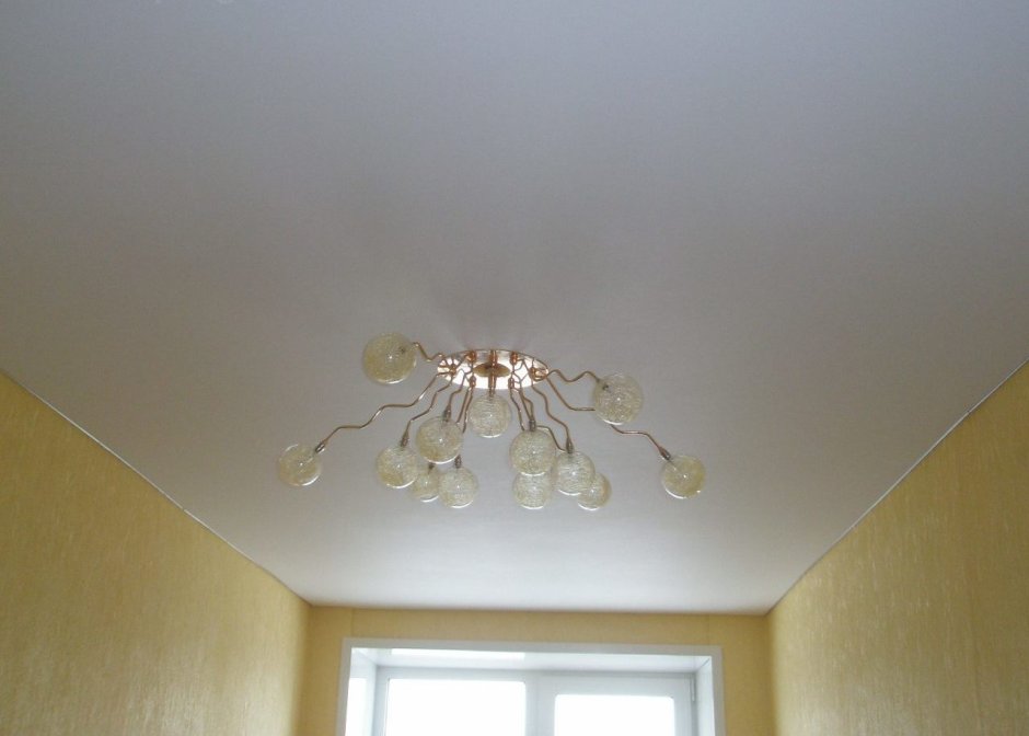 Матовый натяжной потолок м110