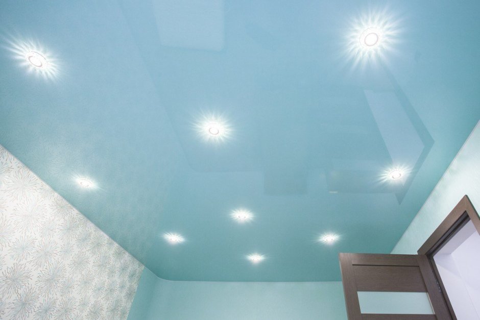 Натяжные потолки цветные глянцевые