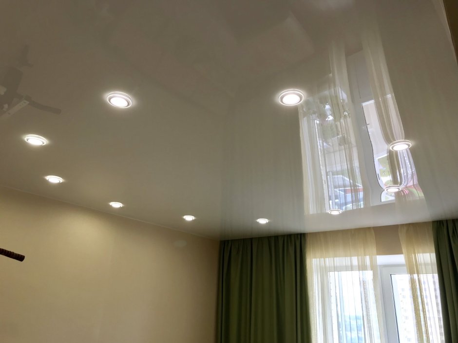 Глянцевые потолки