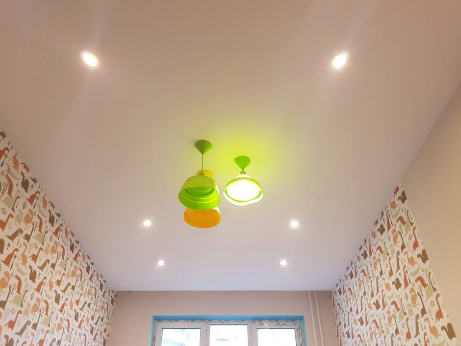 Натяжные потолки простые