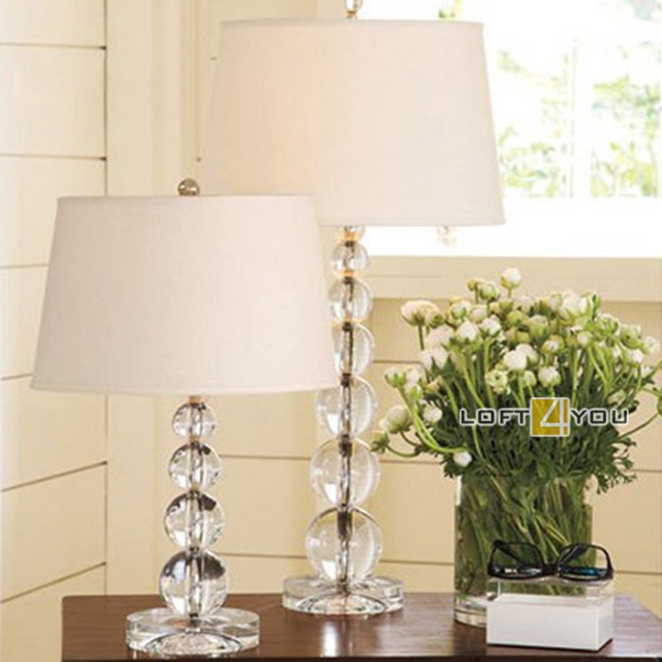 Светильник на тумбочку в гостиной