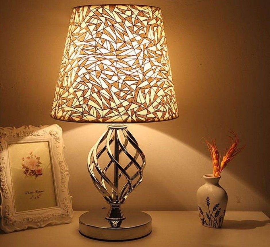 Настольная лампа в интерьере