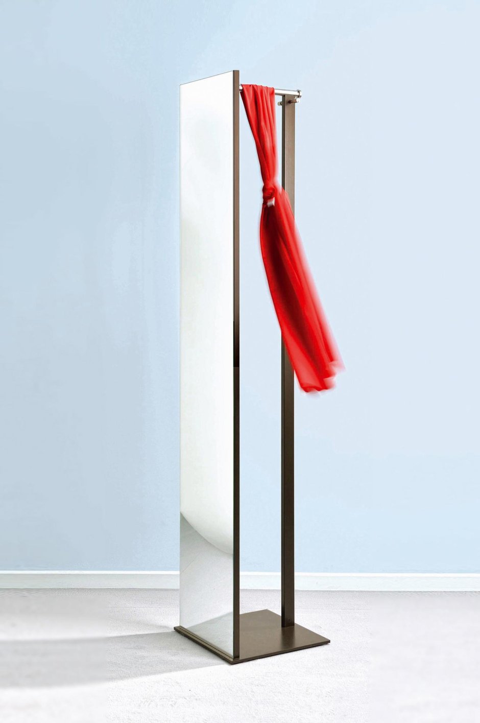 Зеркало с вешалкой напольное