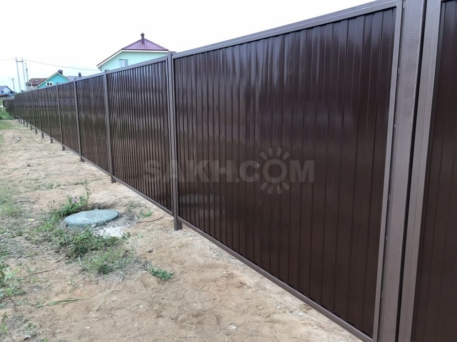 Забор из профлиста в рамке