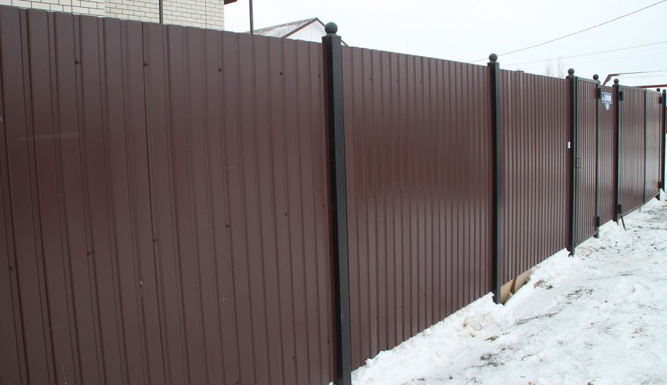 Профлист между столбами