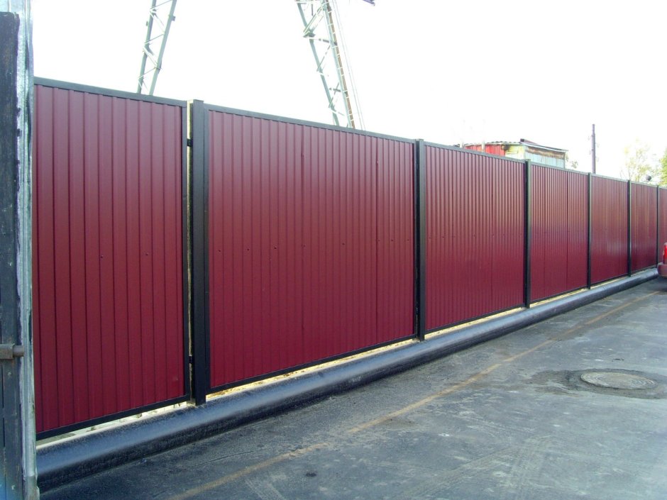 Секционный забор из профнастила