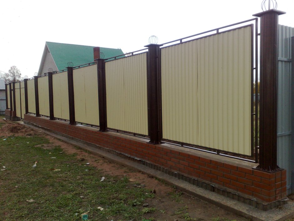 Забор из металлопрофиля