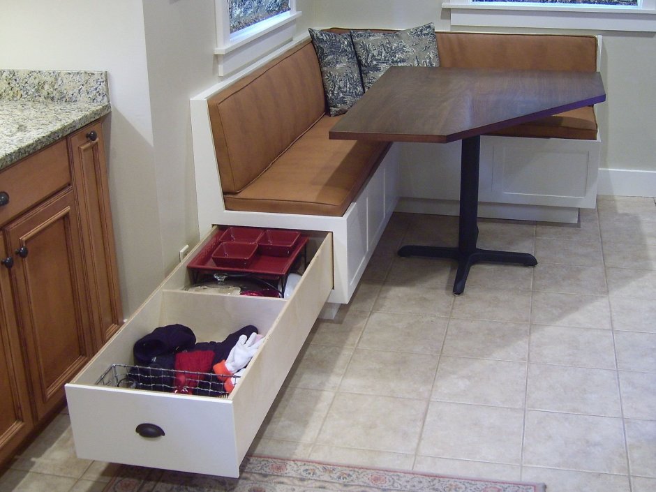 Кухонный уголок с выдвижными ящиками
