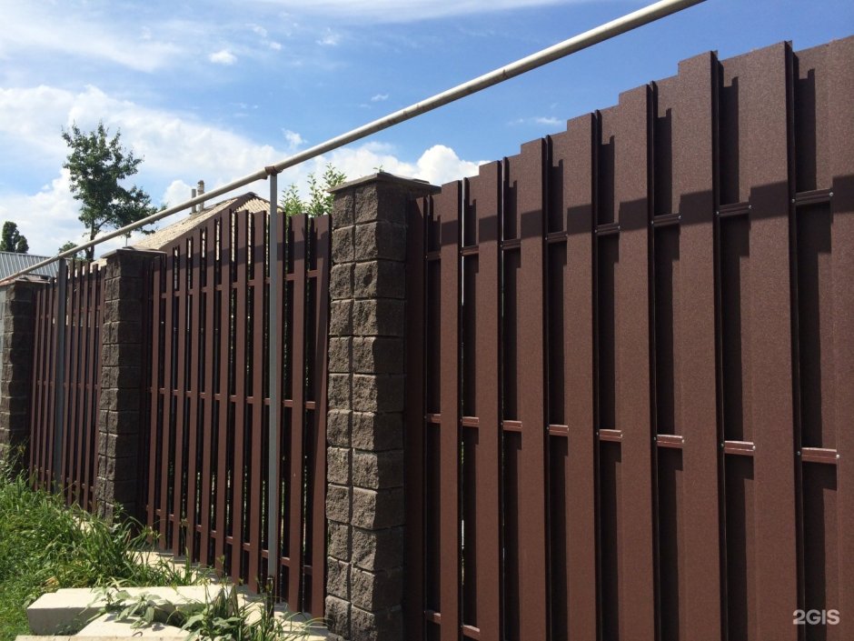 Забор из евроштакетника