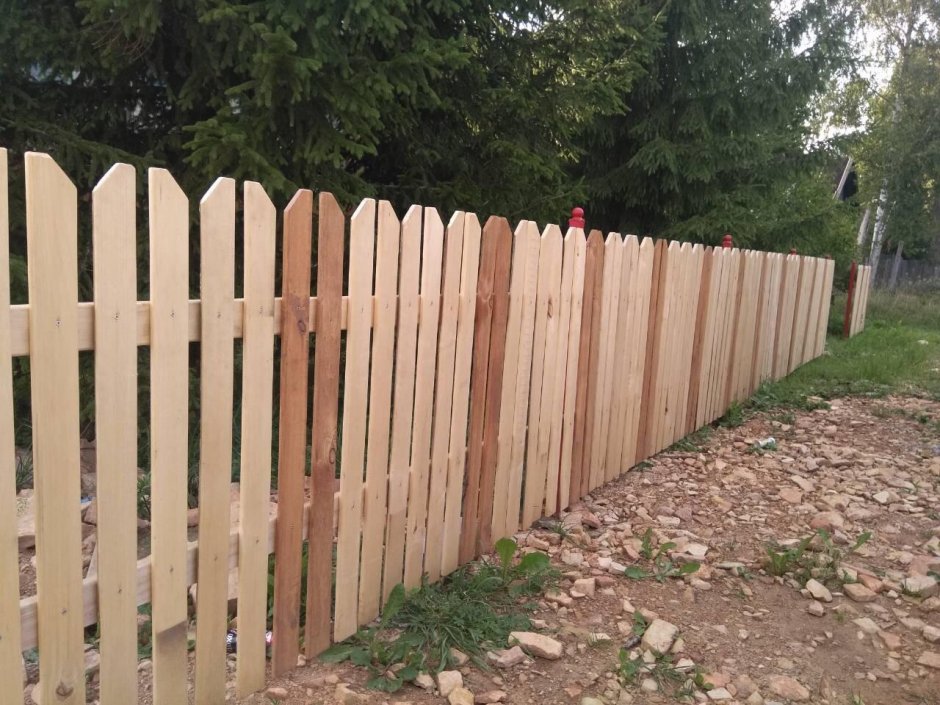 Красивый забор из досок