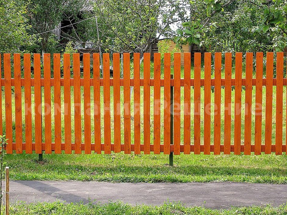 Забор из штакетника деревянного